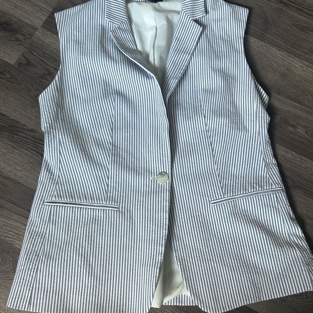 Short sleeve express blazer